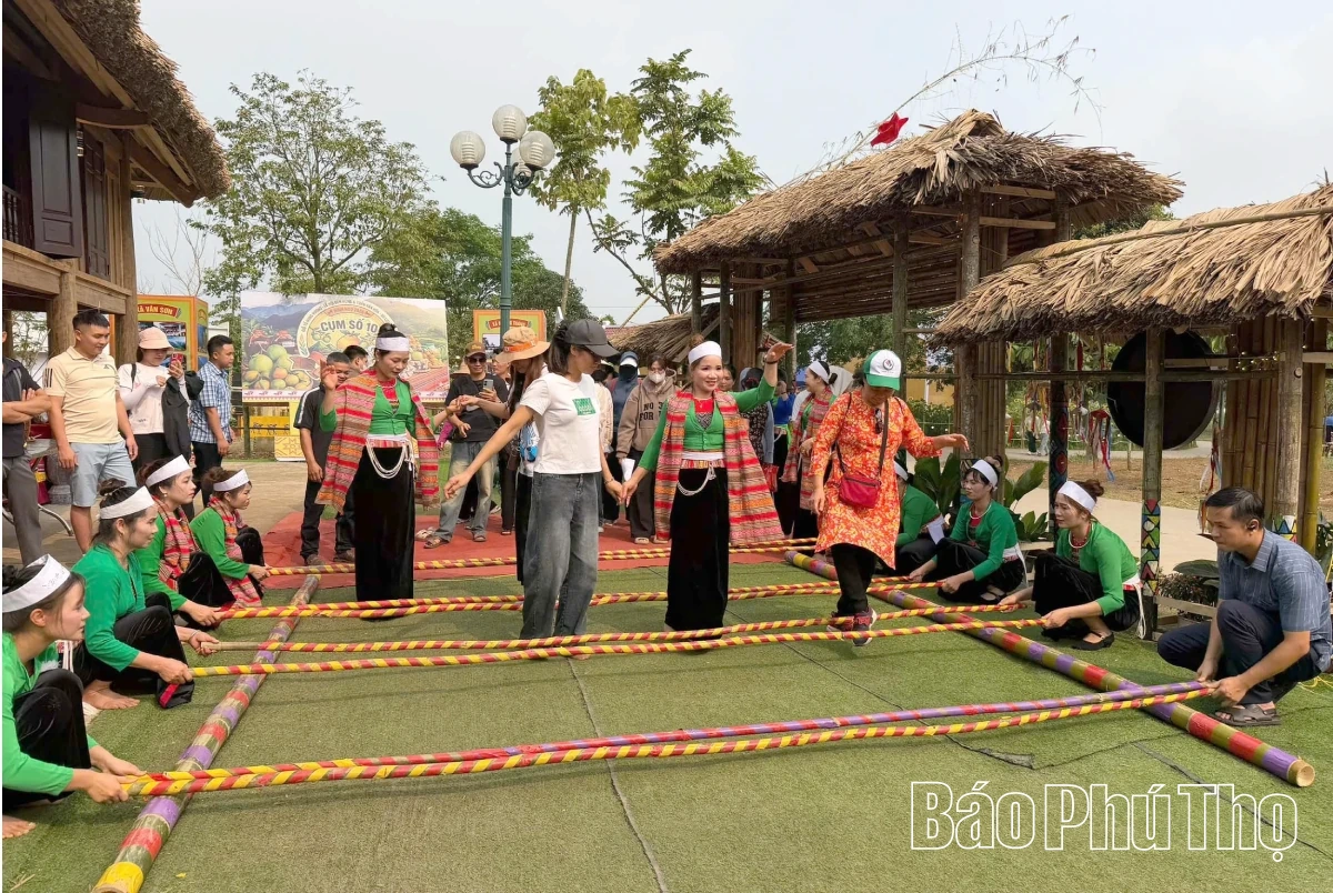 Sắc màu Văn hóa Mường tại Đền Hùng