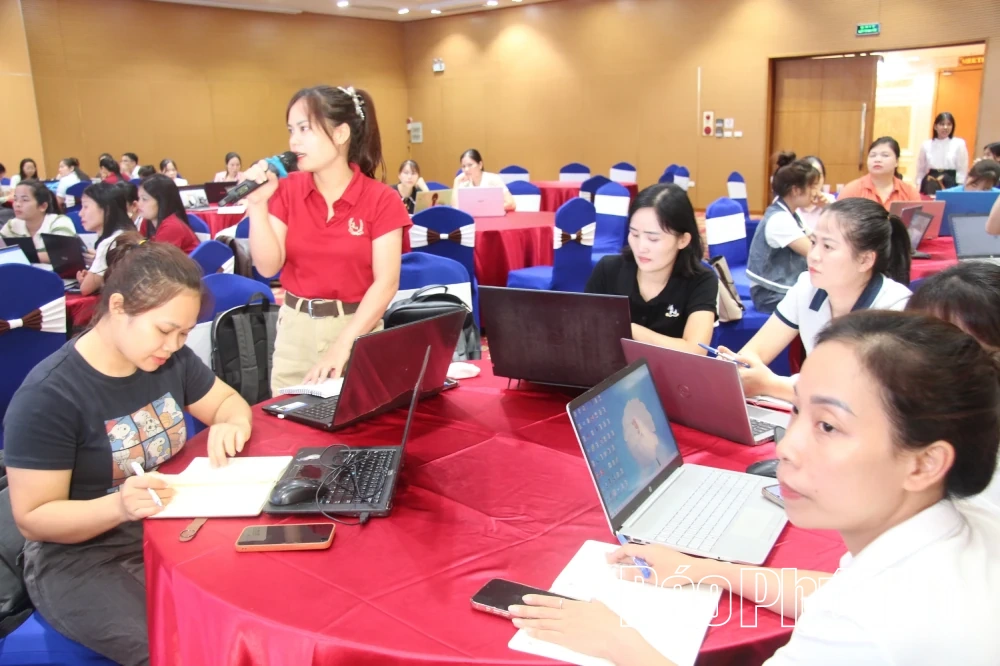 180 cán bộ, giáo viên mầm non khu vực Hòa Bình được tập huấn ứng dụng trí tuệ nhân tạo (AI)