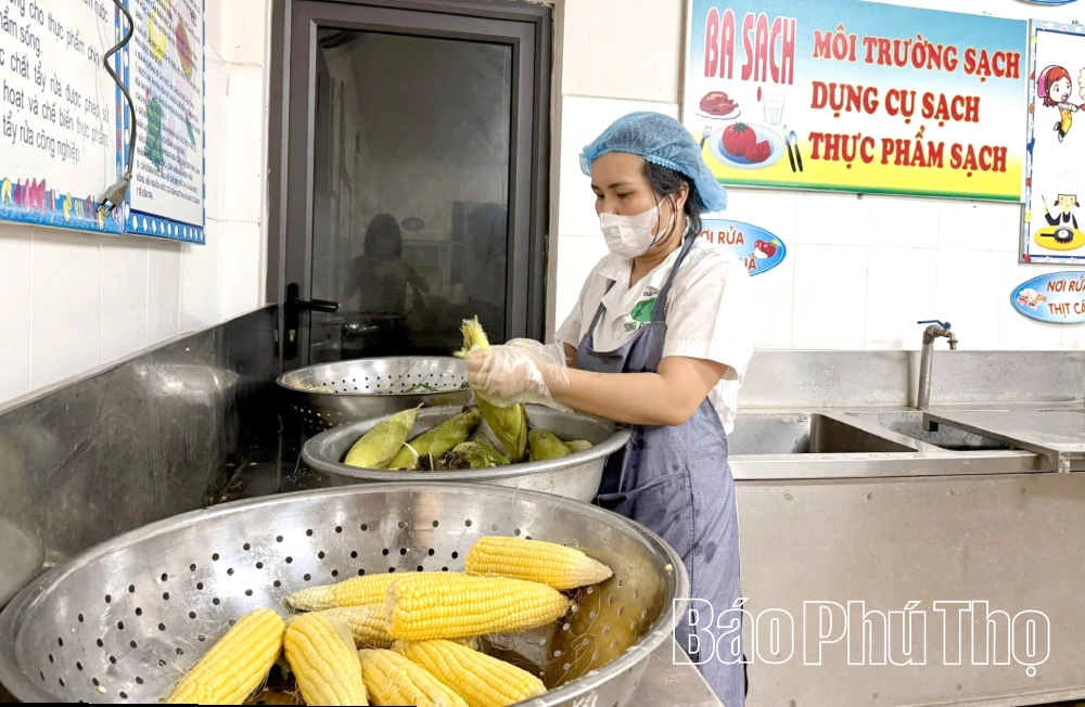 Chú trọng đảm bảo vệ sinh an toàn thực phẩm bếp ăn trường học