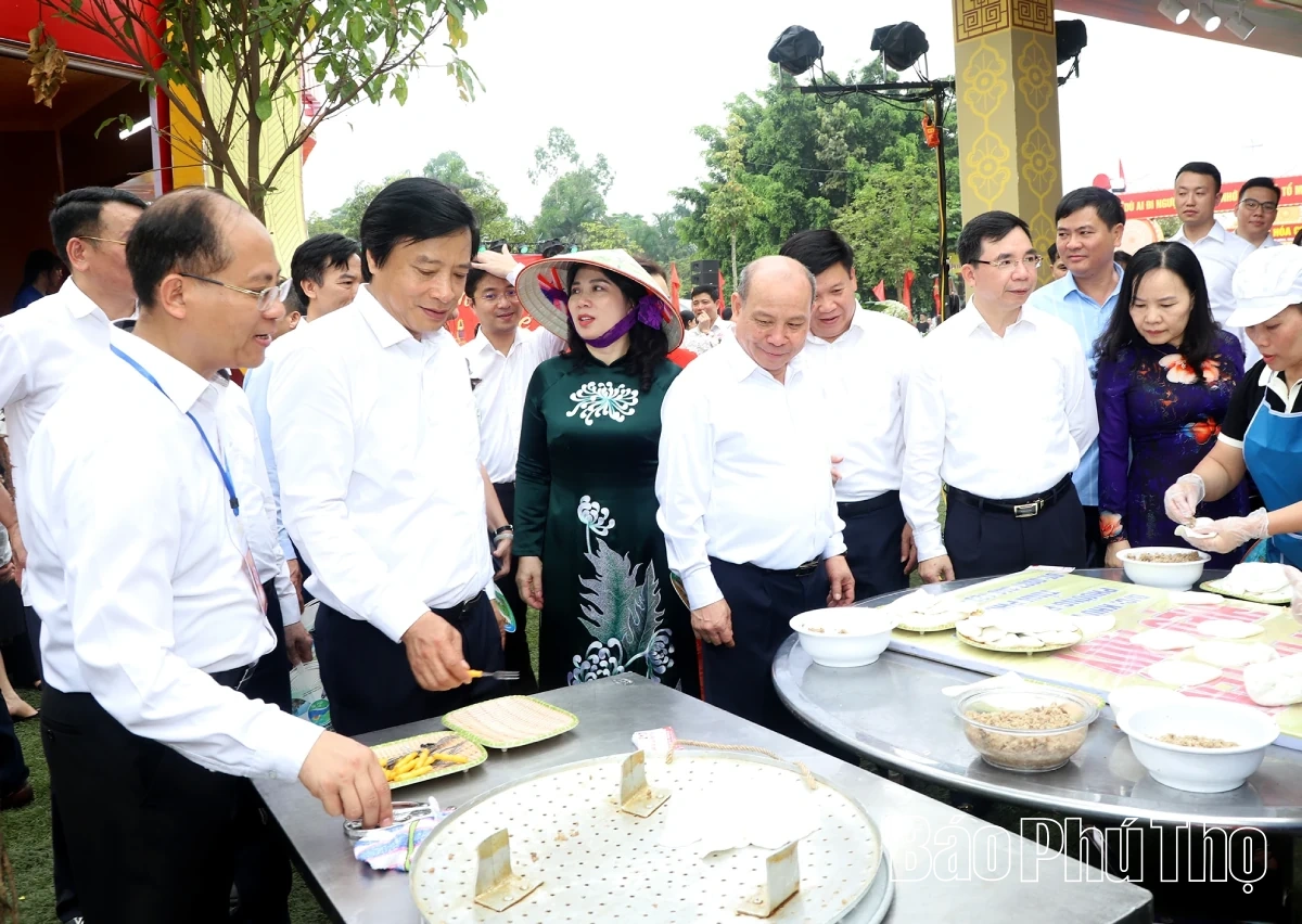 Lãnh đạo tỉnh thăm, động viên các đơn vị tham gia Hội trại văn hóa năm 2026