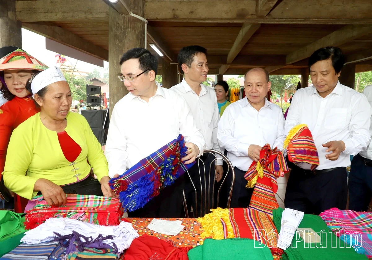 Lãnh đạo tỉnh thăm, động viên các đơn vị tham gia Hội trại văn hóa năm 2026