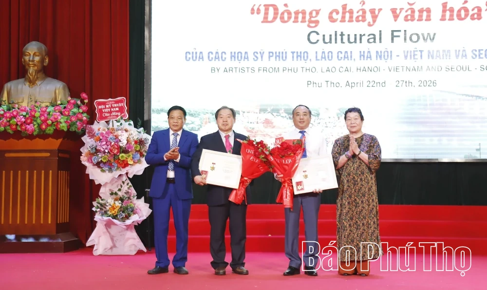 Khai mạc Triển lãm giao lưu mỹ thuật quốc tế “Dòng chảy văn hóa”