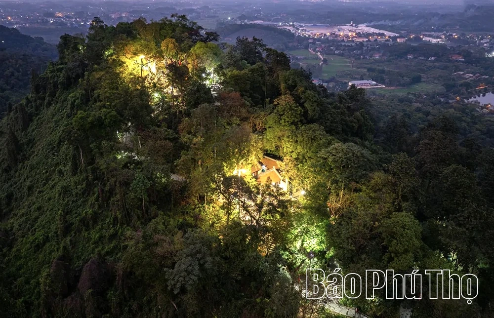 Từ núi thiêng Nghĩa Lĩnh bước ra thế giới