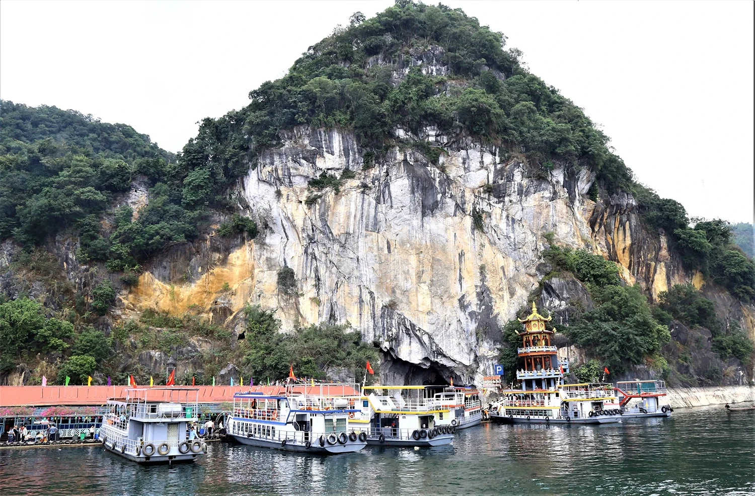 Trải nghiệm thiên nhiên, mây nước vùng hồ Hòa Bình