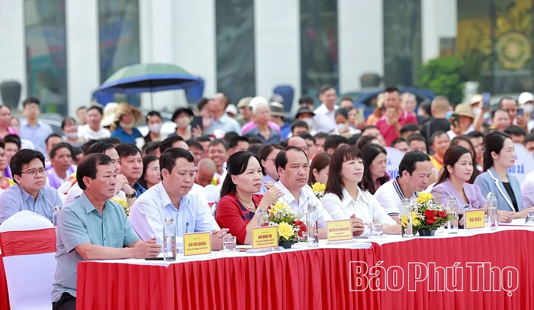 Đội chải xã Tiên Lương giành Giải Nhất tại Giải Bơi chải tỉnh năm Bính Ngọ 2026