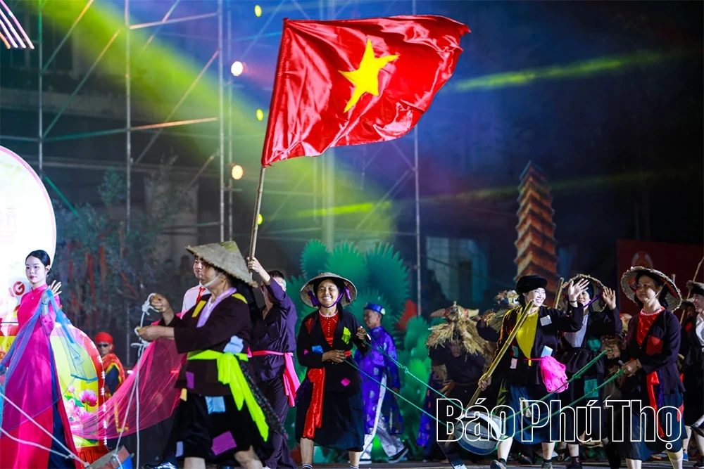 Ngập tràn sắc màu dân gian trong lễ hội “Thanh âm nguồn cội”