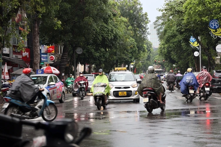 Thời tiết ngày 26/4: Mưa dông xuất hiện nhiều khu vực, Nam Bộ tiếp tục nắng nóng