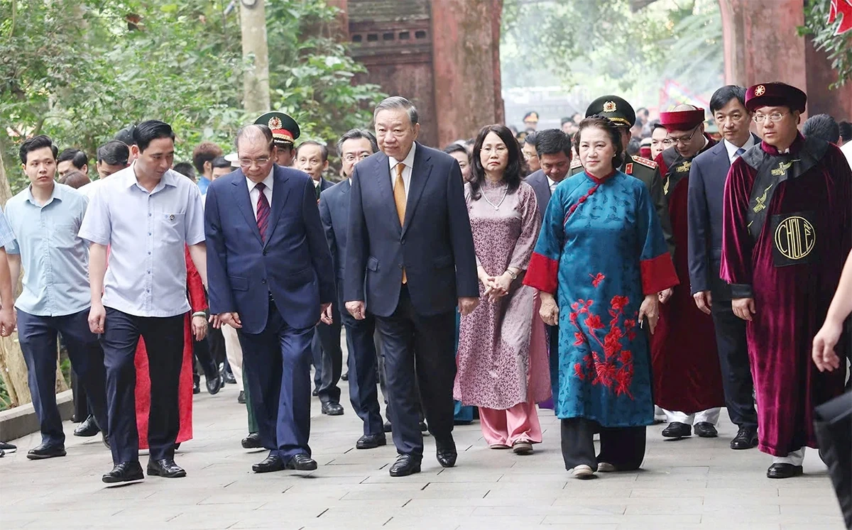 Các đồng chí lãnh đạo Đảng, Nhà nước dâng hương Lễ Giỗ Tổ Hùng Vương năm 2026