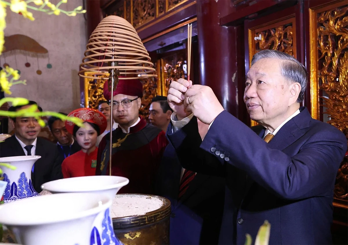 Các đồng chí lãnh đạo Đảng, Nhà nước dâng hương Lễ Giỗ Tổ Hùng Vương năm 2026