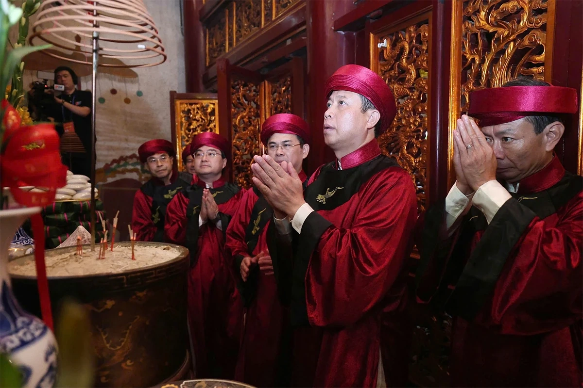 Các đồng chí lãnh đạo Đảng, Nhà nước dâng hương Lễ Giỗ Tổ Hùng Vương năm 2026