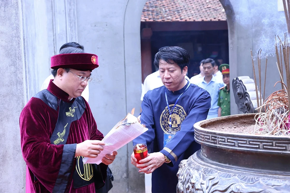 Các đồng chí lãnh đạo Đảng, Nhà nước dâng hương Lễ Giỗ Tổ Hùng Vương năm 2026