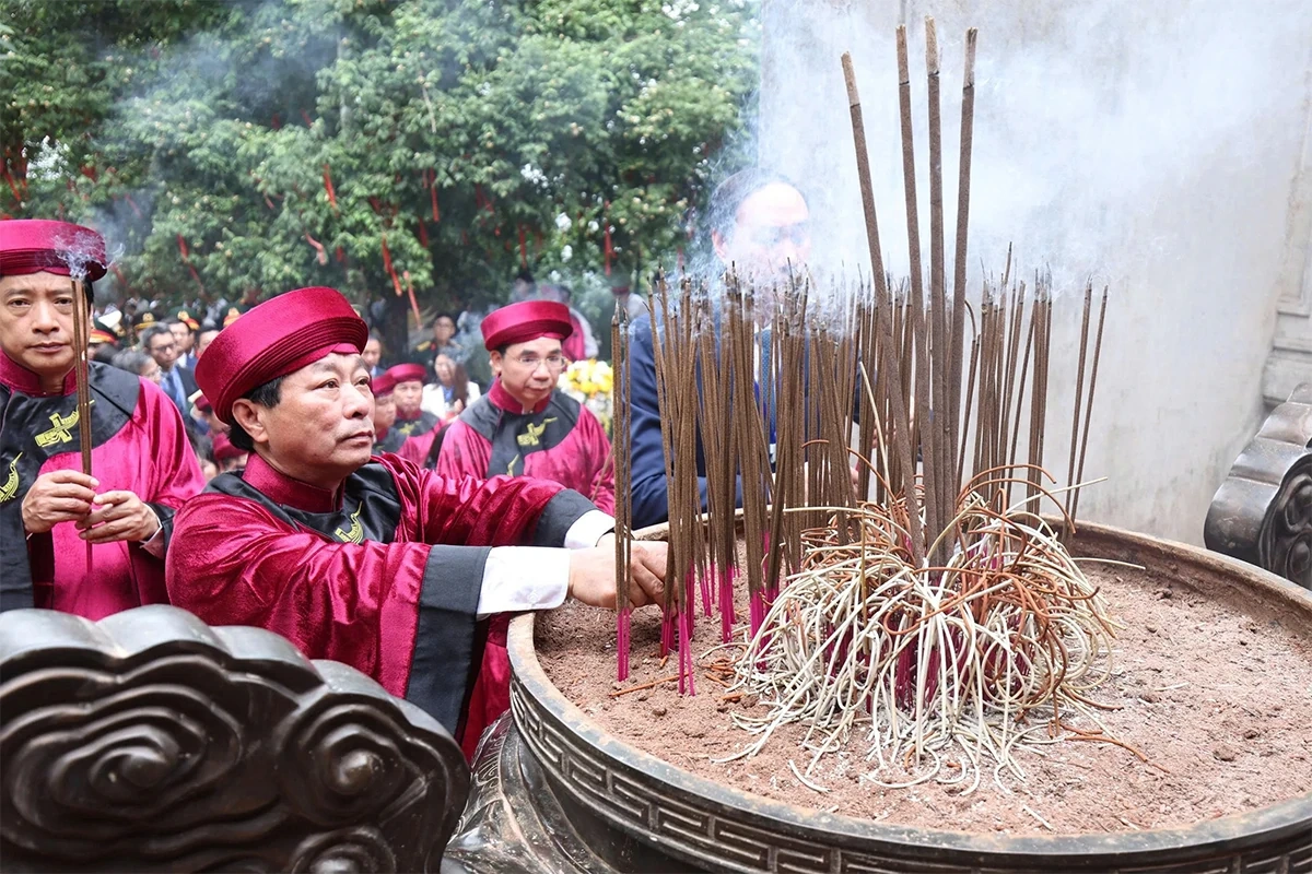 Các đồng chí lãnh đạo Đảng, Nhà nước dâng hương Lễ Giỗ Tổ Hùng Vương năm 2026