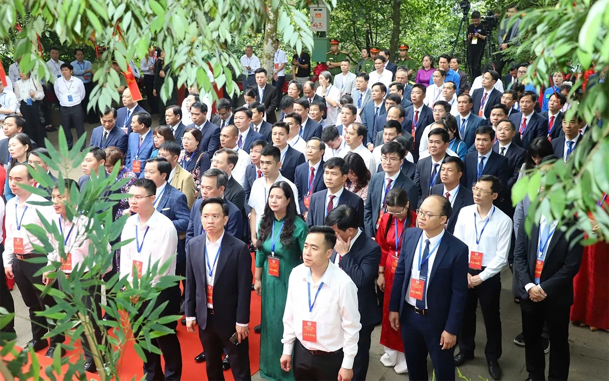 Các đồng chí lãnh đạo Đảng, Nhà nước dâng hương Lễ Giỗ Tổ Hùng Vương năm 2026
