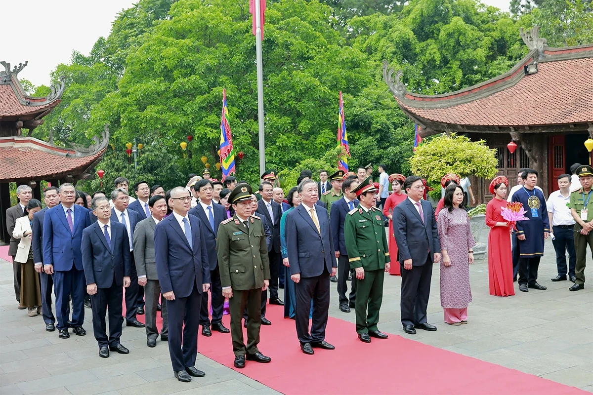 Các đồng chí lãnh đạo Đảng, Nhà nước dâng hương Lễ Giỗ Tổ Hùng Vương năm 2026