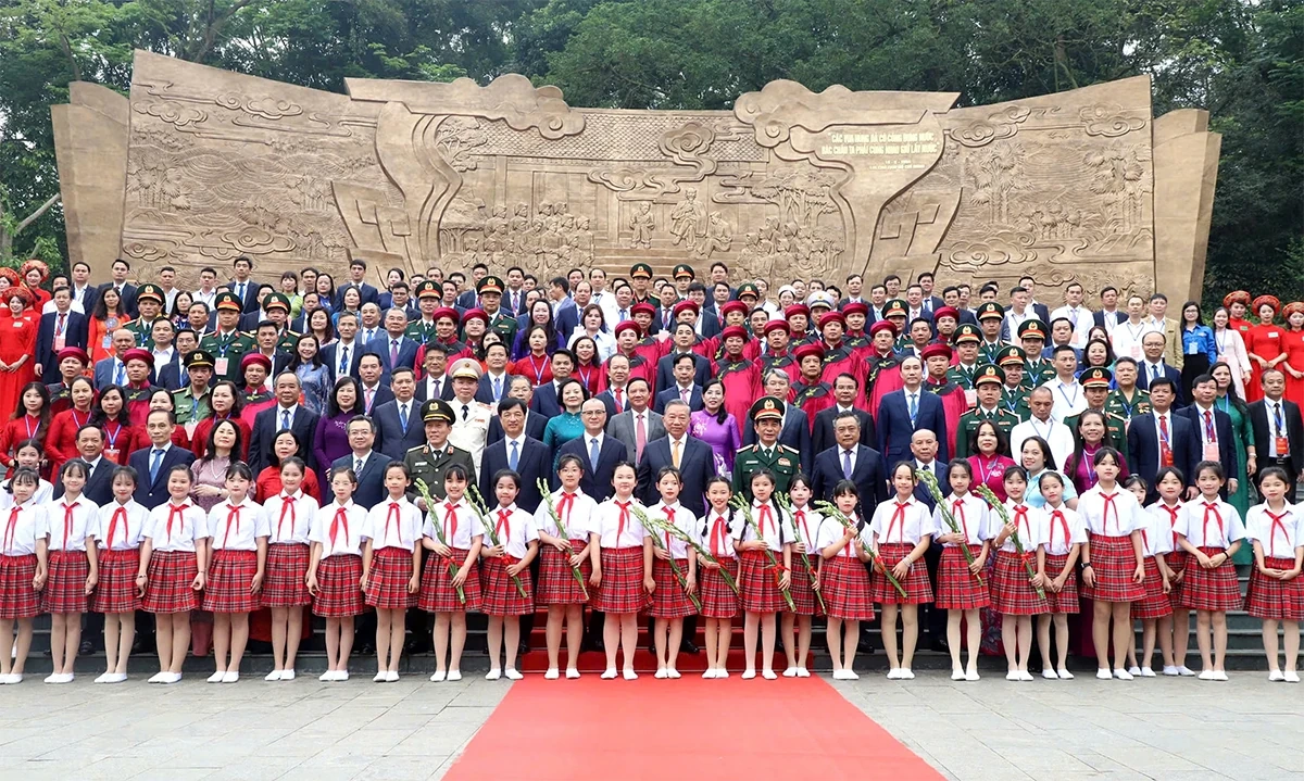 Các đồng chí lãnh đạo Đảng, Nhà nước dâng hương Lễ Giỗ Tổ Hùng Vương năm 2026