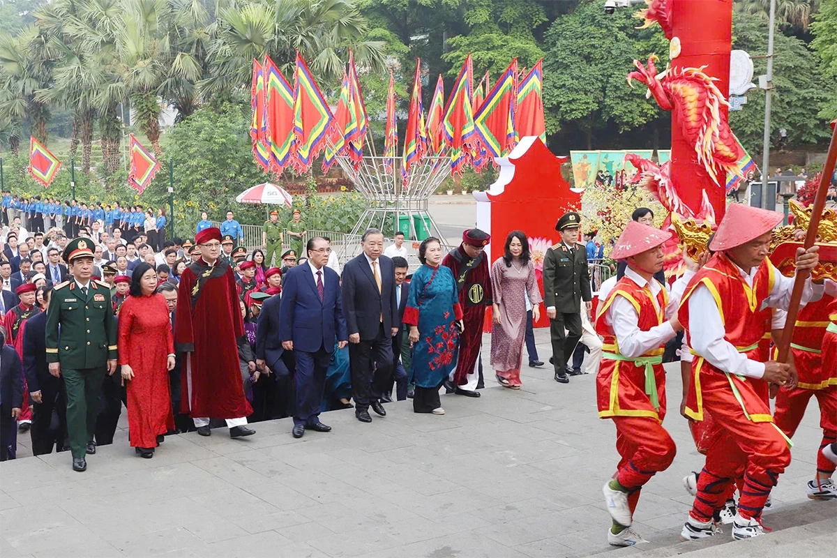 Tổng Bí thư, Chủ tịch nước dâng hương tưởng niệm các Vua Hùng