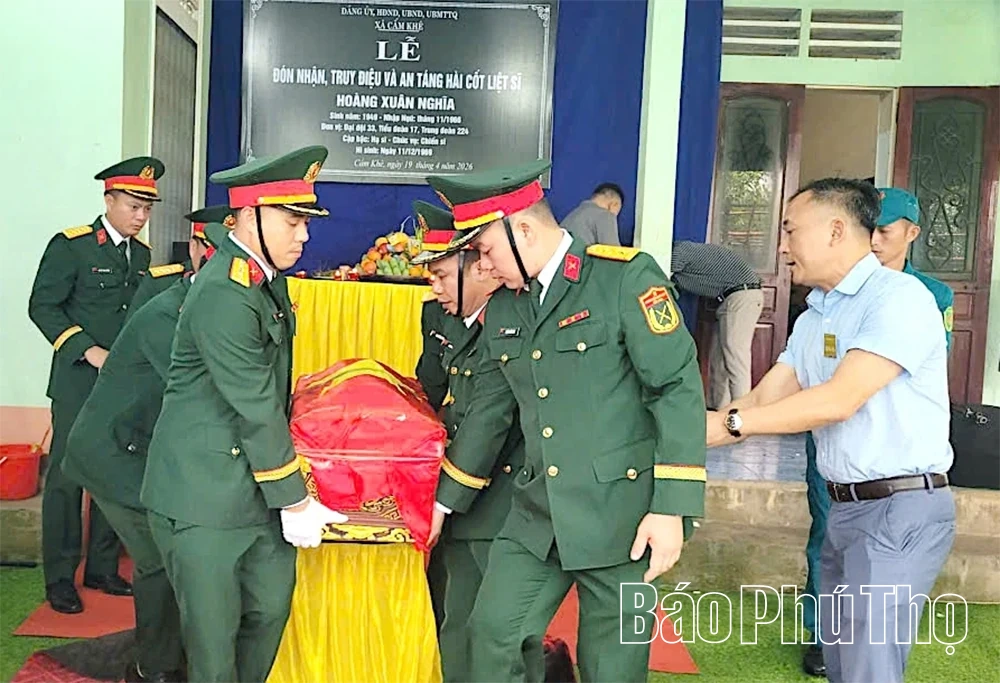 Đón nhận hài cốt liệt sĩ Hoàng Xuân Nghĩa