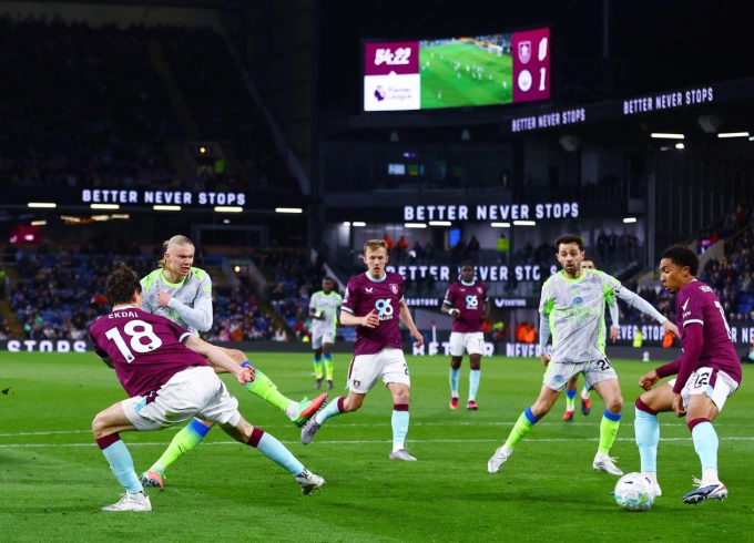 Man City chiếm đỉnh bảng Ngoại hạng Anh