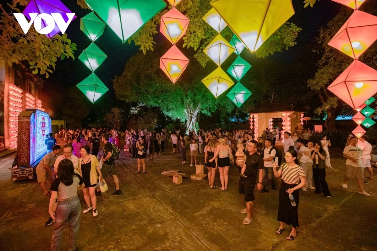 Huế mở cửa Đại Nội về đêm phục vụ khách mùa cao điểm