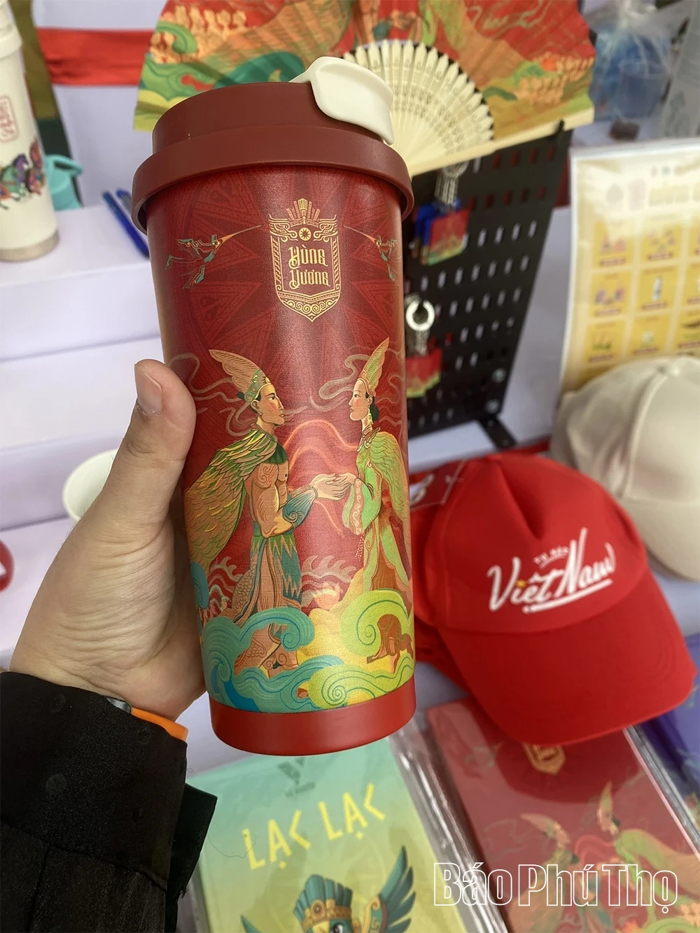 Quảng bá hình ảnh thời Hùng Vương qua sản phẩm lưu niệm tại Đền Hùng