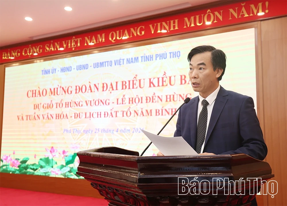 Đoàn kiều bào tiêu biểu dâng hương tri ân các Vua Hùng