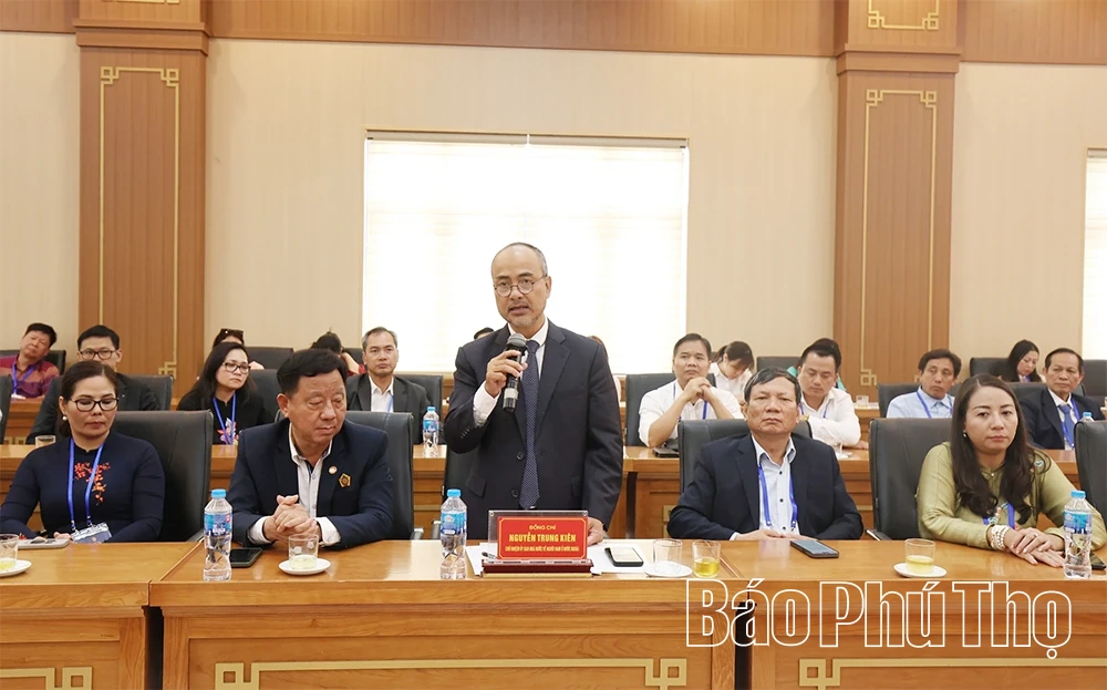 Đoàn kiều bào tiêu biểu dâng hương tri ân các Vua Hùng