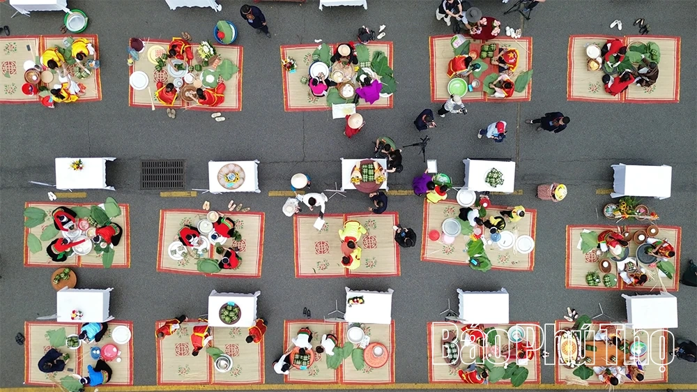 Thảo thơm tấm bánh dâng Vua