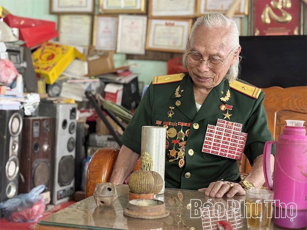 Người anh hùng phá bom từ trường