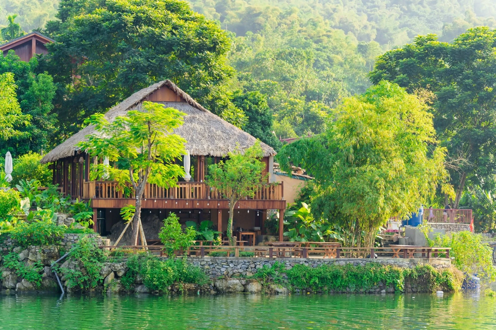 Hấp dẫn ẩm thực vùng hồ Hòa Bình