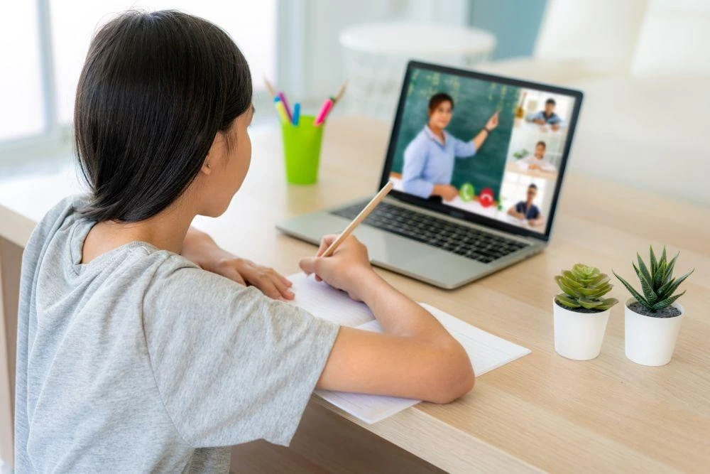 Luyện thi chứng chỉ tiếng Anh PTE nên học online hay offline?