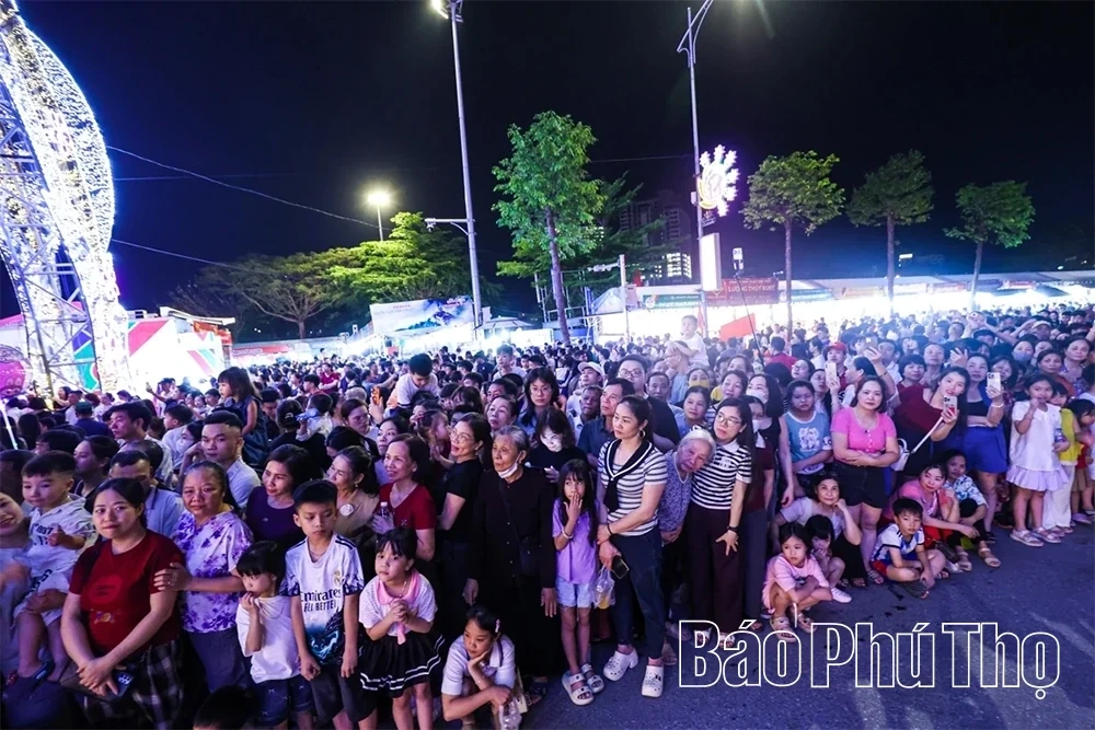 Vibrant Folk Colors Converge at the Sounds of the Roots Festival