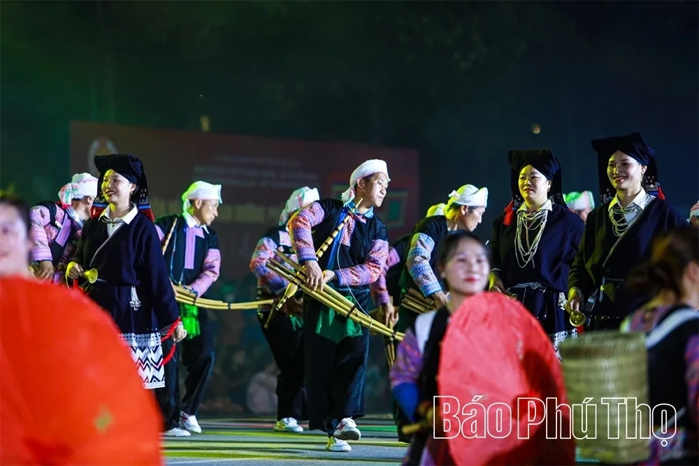 Vibrant Folk Colors Converge at the Sounds of the Roots Festival