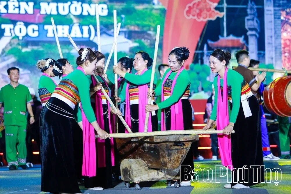 Vibrant Folk Colors Converge at the Sounds of the Roots Festival