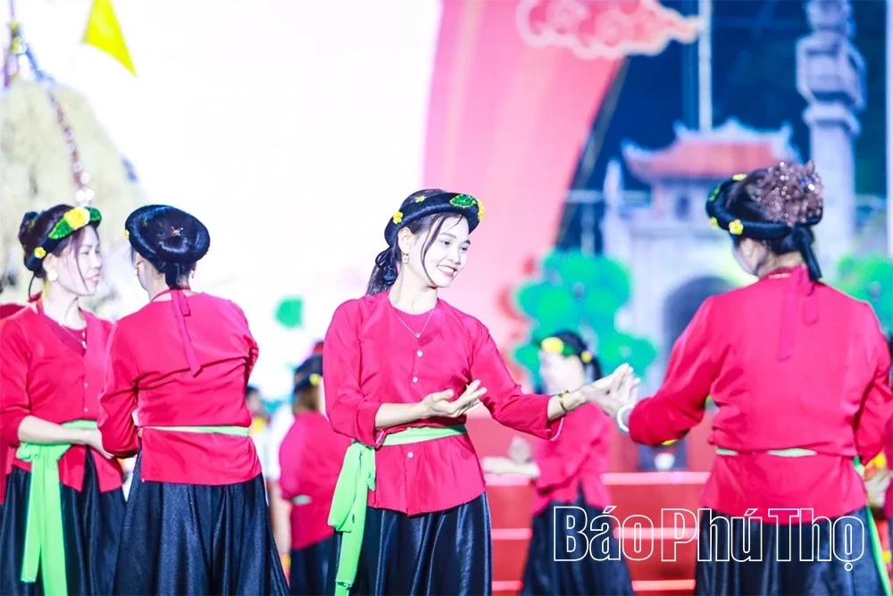 Vibrant Folk Colors Converge at the Sounds of the Roots Festival