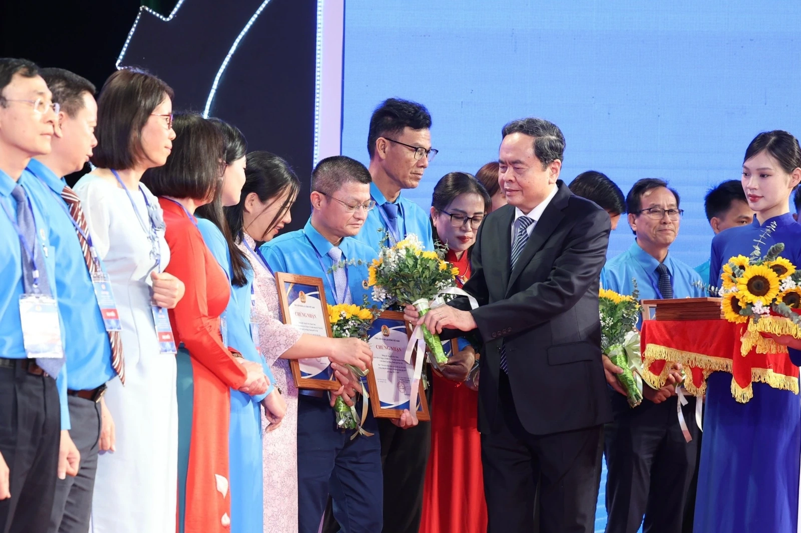 Giai cấp công nhân trong sự nghiệp xây dựng đất nước hùng cường và phát triển Thủ đô Hà Nội