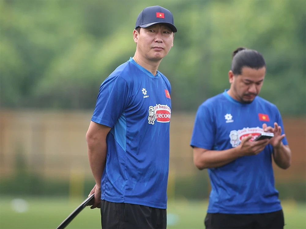 Tuyển Việt Nam: Trăm cái khó, liệu có ló cái khôn?