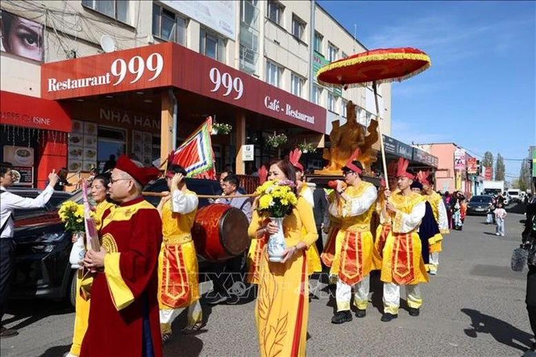 Giỗ Tổ Hùng Vương 2026 ở nước ngoài: Mỗi cộng đồng một cách giữ cội