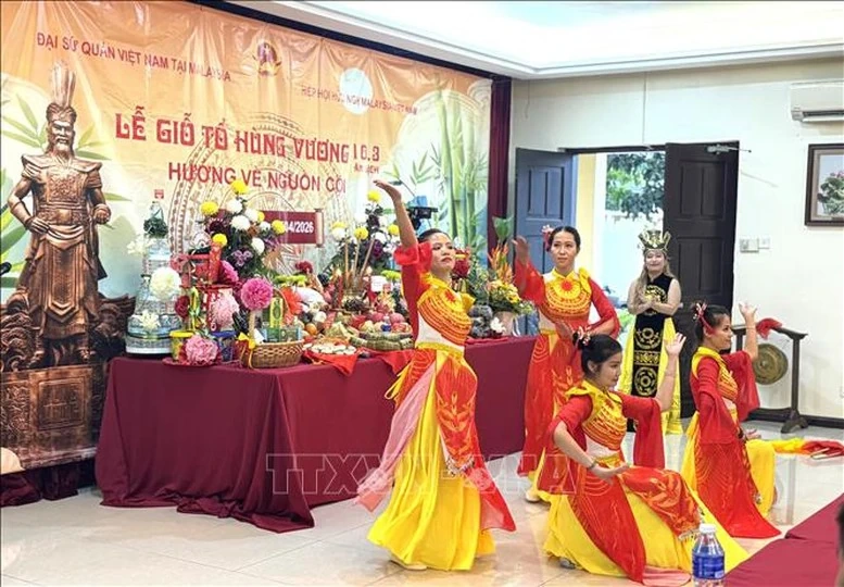 Giỗ Tổ Hùng Vương 2026 ở nước ngoài: Mỗi cộng đồng một cách giữ cội