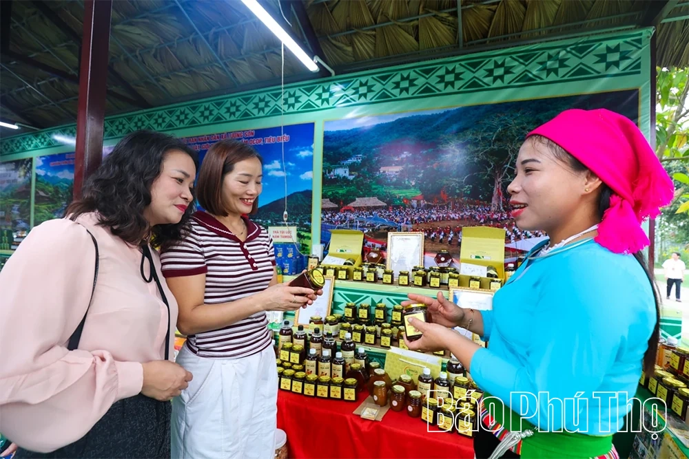 Giỗ Tổ Hùng Vương - Lễ hội Đền Hùng và Tuần Văn hóa - Du lịch Đất Tổ: Hội tụ tinh hoa văn hóa Việt