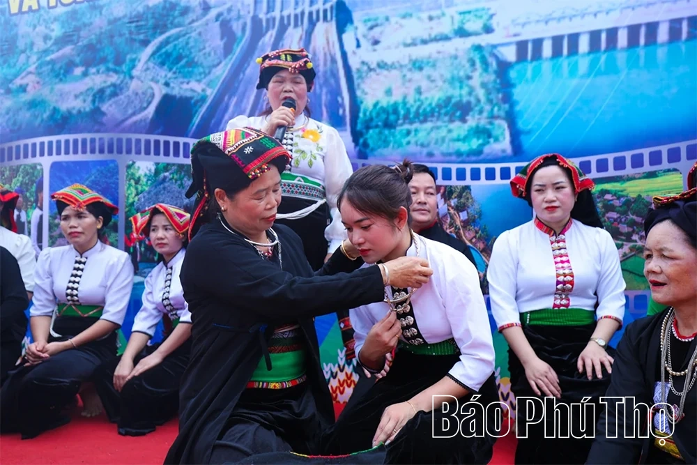 Giỗ Tổ Hùng Vương - Lễ hội Đền Hùng và Tuần Văn hóa - Du lịch Đất Tổ: Hội tụ tinh hoa văn hóa Việt