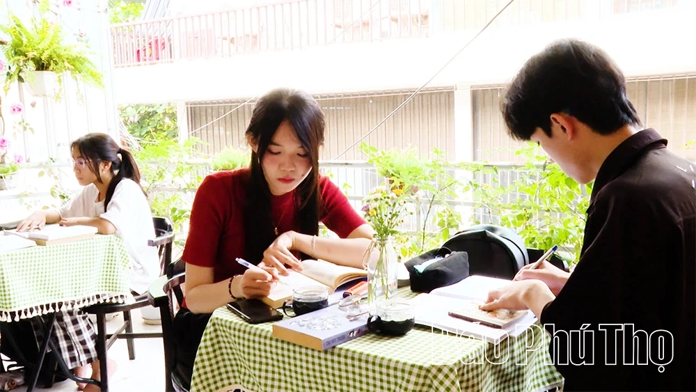 Khi người trẻ chọn sách thay màn hình