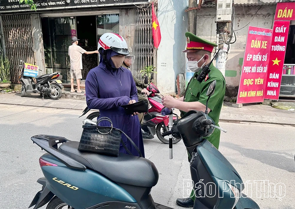 Công an phường Phúc Yên tăng cường bảo đảm trật tự an toàn giao thông