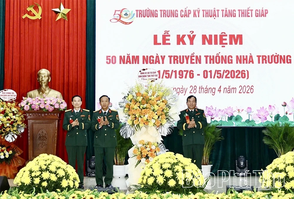 Trường Trung cấp Kỹ thuật Tăng thiết giáp kỷ niệm 50 năm ngày thành lập
