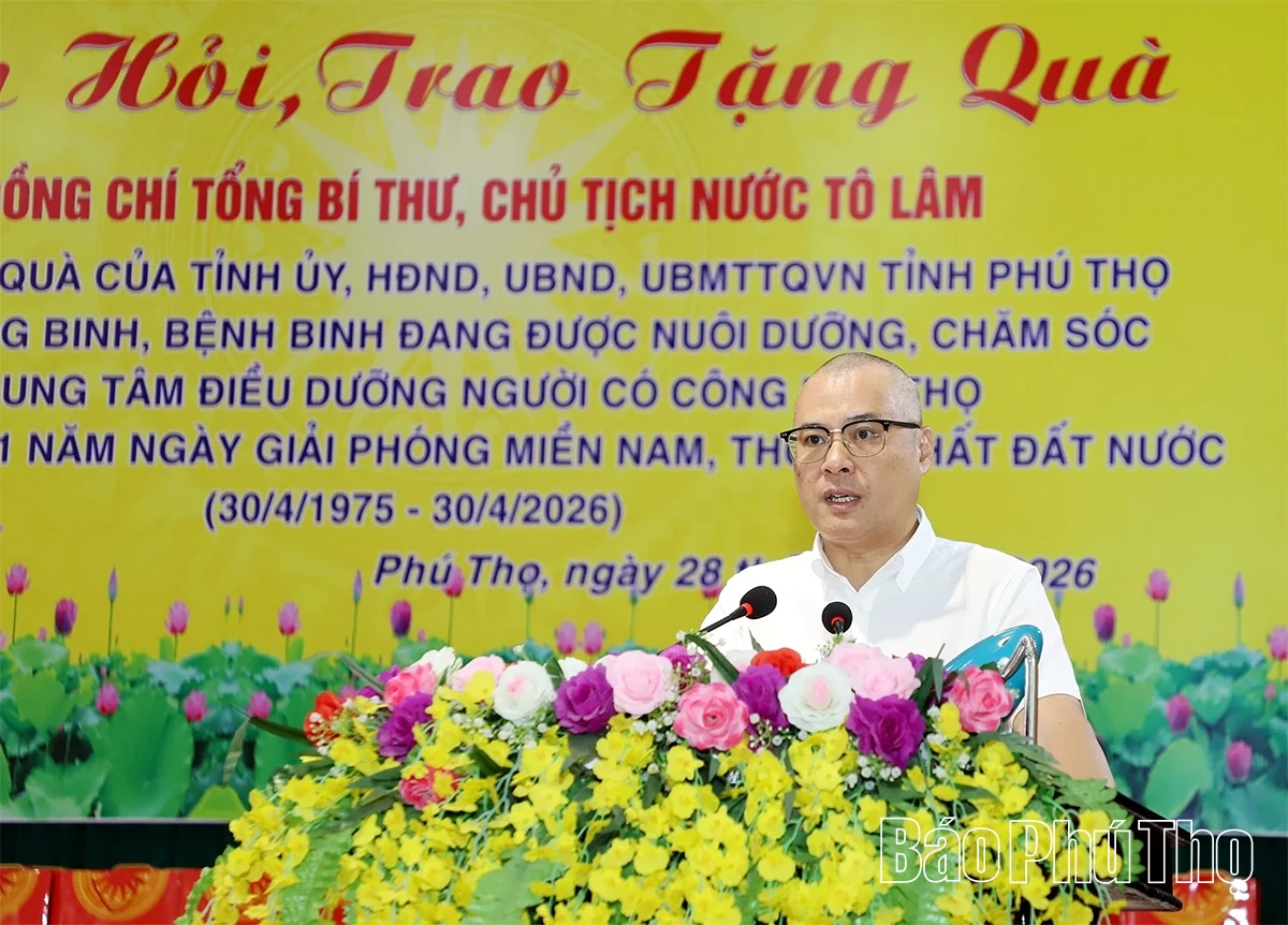 Trao tặng quà của Tổng Bí thư, Chủ tịch nước Tô Lâm cho người có công