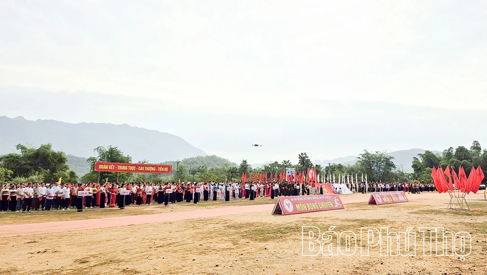 Hơn 400 vận động viên tham gia Đại hội Thể dục, thể thao xã Bao La lần thứ I