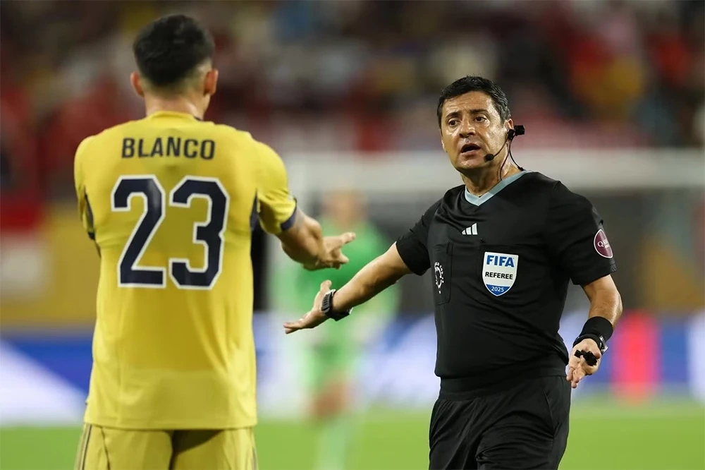 FIFA sẽ phạt thẻ đỏ với cầu thủ... che miệng tại World Cup 2026