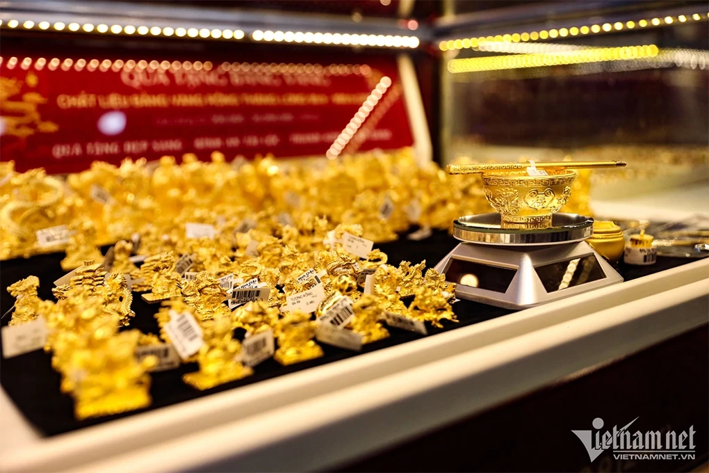 Giá vàng hôm nay 30/4/2026: SJC và nhẫn trơn lao dốc, sắp mất mốc 160 triệu