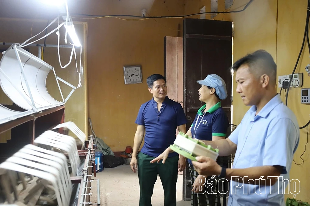 Độc đáo làng nghề ươm tơ, dệt lụa