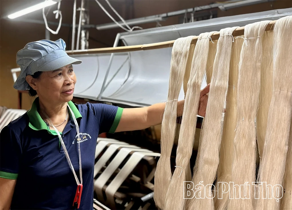 Độc đáo làng nghề ươm tơ, dệt lụa