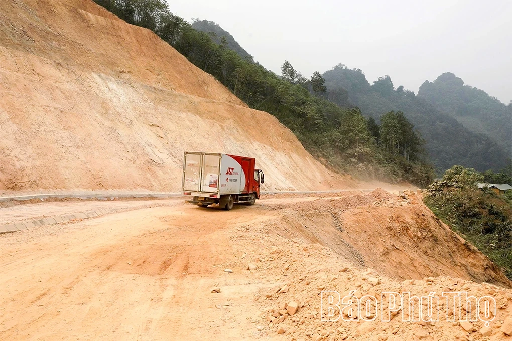 Niềm vui thông tuyến tỉnh lộ 433 đúng dịp nghỉ lễ 30/4 và 1/5